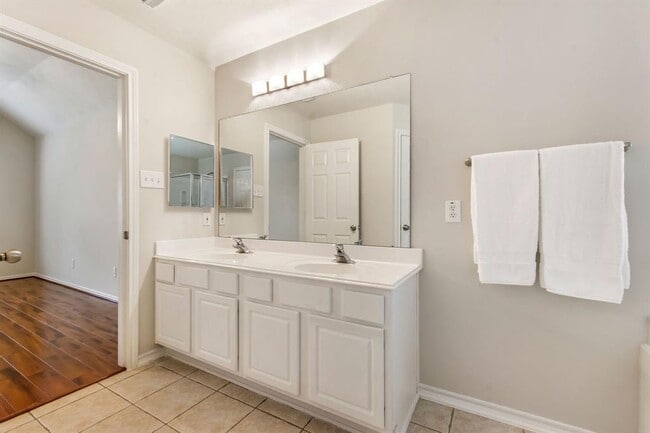 Building Photo - 55 N Queenscliff Cir