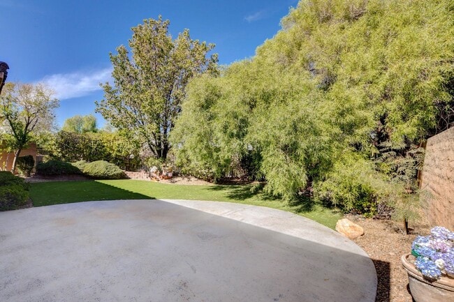 Building Photo - ELEGANT Single Story, 2 Bedroom Home in ANTHEM Gated Community!