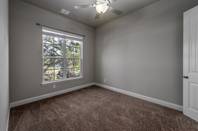 Building Photo - 764 Tallgrass Dr