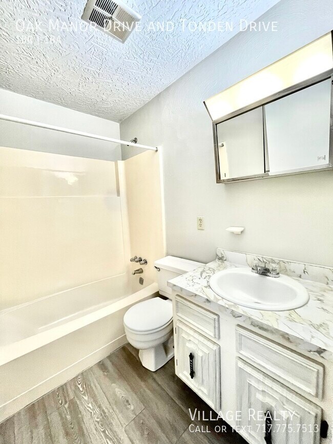 Building Photo - FEW STEPS, No one above or below! Cozy 1-B...