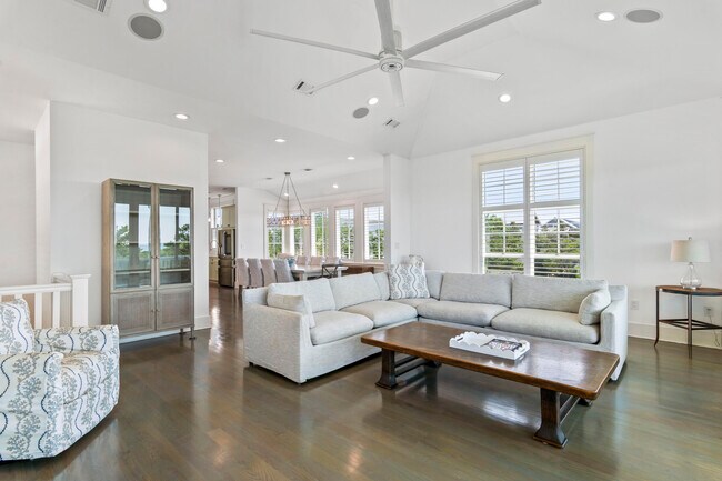 Building Photo - 153 Cypress Dr