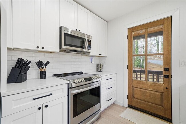 Building Photo - 2130 Cove Trail