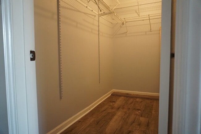 Building Photo - 2505 Flint Dr