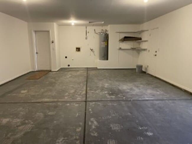 Building Photo - Come take a look at the fresh new interior...