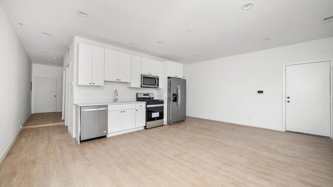 Building Photo - 2353 N Springfield Ave