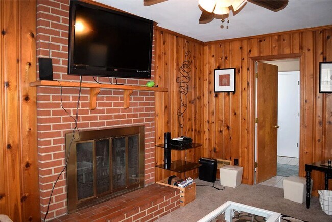 Building Photo - All brick rancher close to White Oak Mall and Richmond International Airport