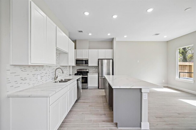 Building Photo - 4536 Sunflower St