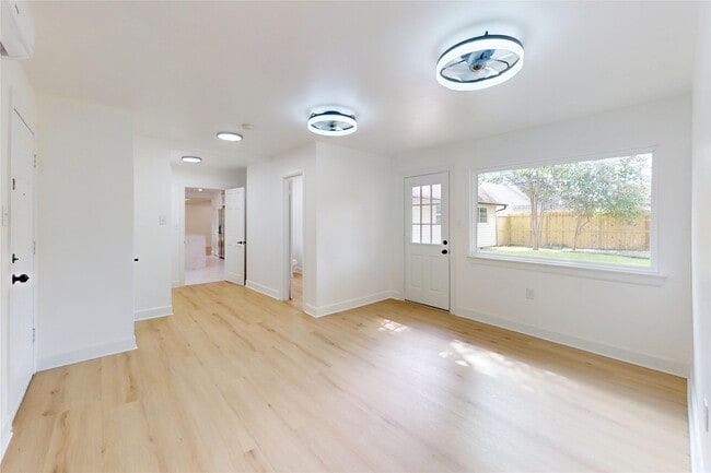 Building Photo - 5731 S Braeswood Blvd