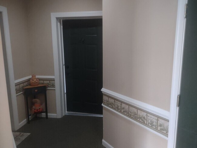 Building Photo - 812 Long Dr