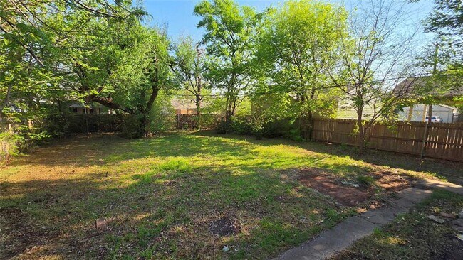 Building Photo - 605 NW 50th St