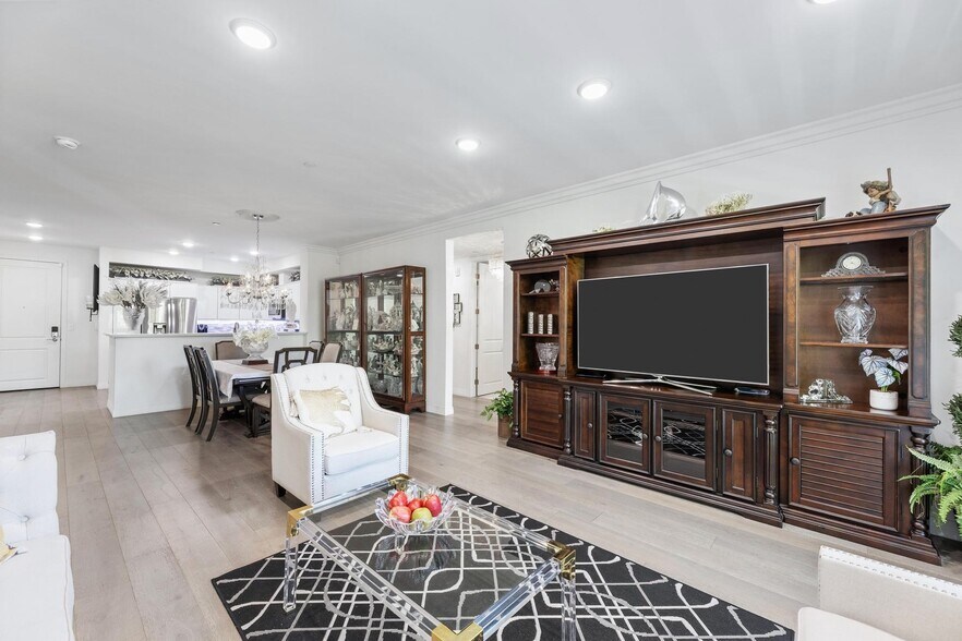 Building Photo - 5253 Vantage Ave