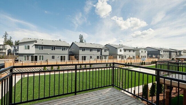 Building Photo - Spacious and Beautifully Landscaped 3 bed/3ba Townhome in Central Park