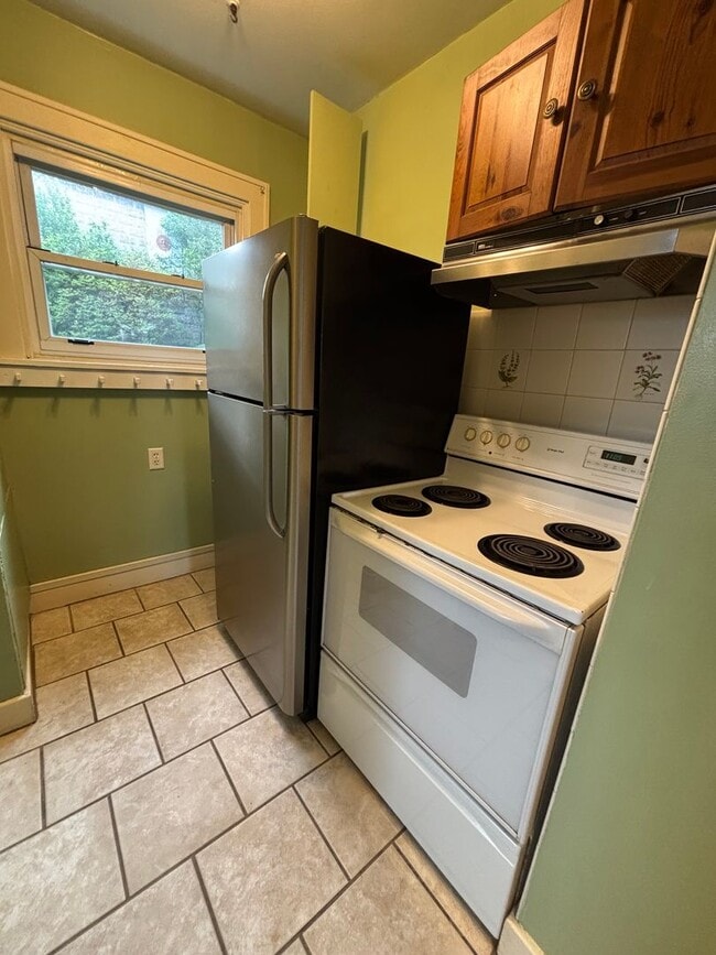 Building Photo - 3 Bedroom Home in Dormont!