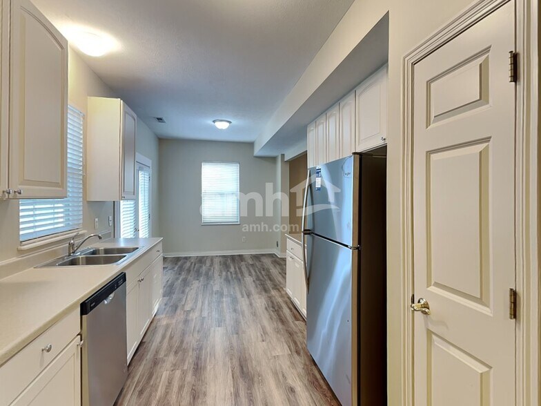 Building Photo - 6213 Womersley Dr