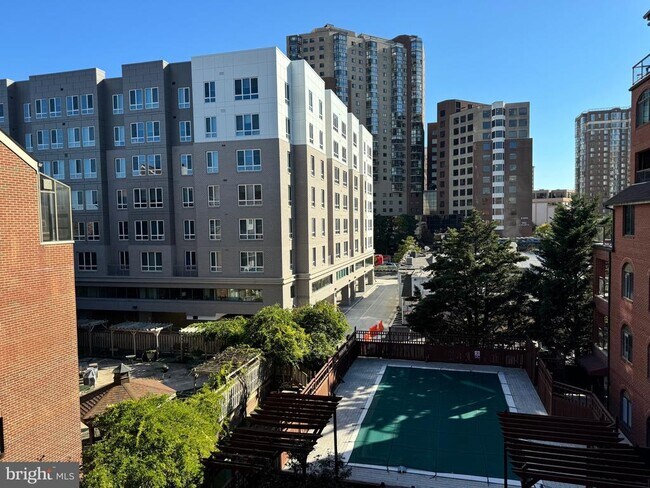 Building Photo - 1029 N Stuart St