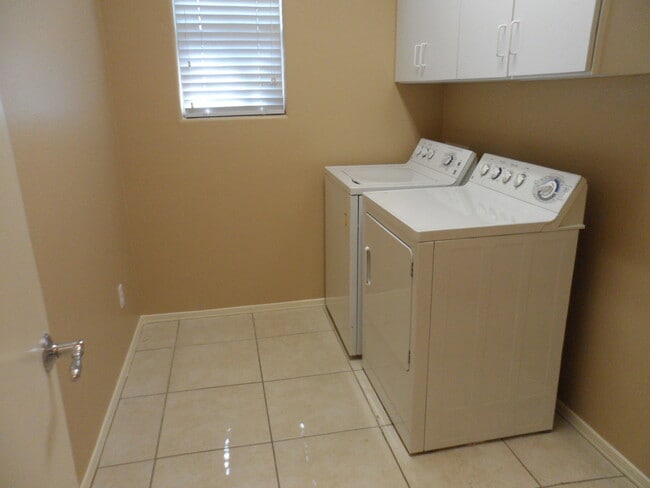Building Photo - Beautiful 3bd/2ba Home in Gated Community