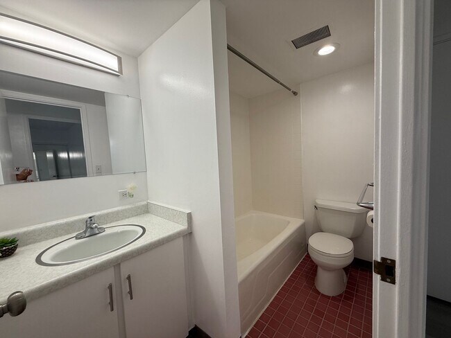 Building Photo - Newly Renovated 2 Bedrooms, 2 Full Baths with Parking at Century West