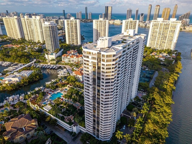 Building Photo - 2000 Island Blvd