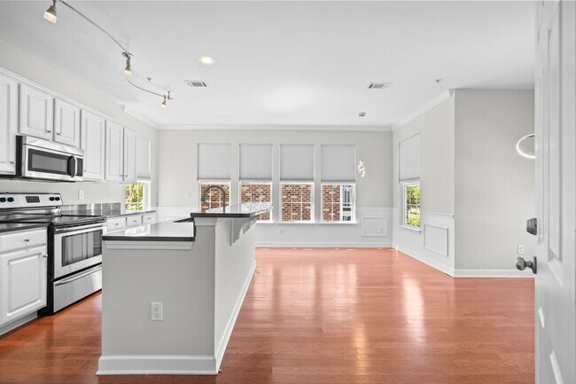 Building Photo - Modern & Spacious 2BR Townhouse in Myrtle Beach