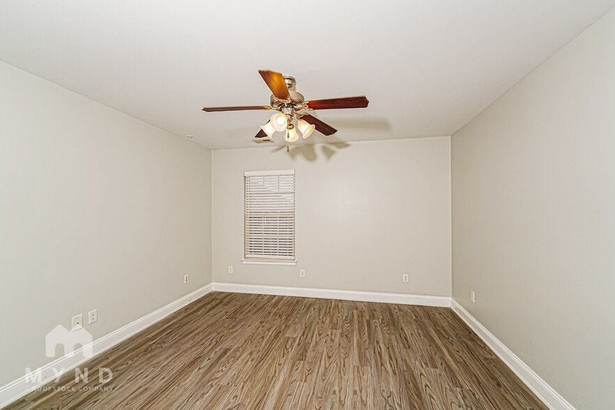 Building Photo - 4053 Cambridge Dr