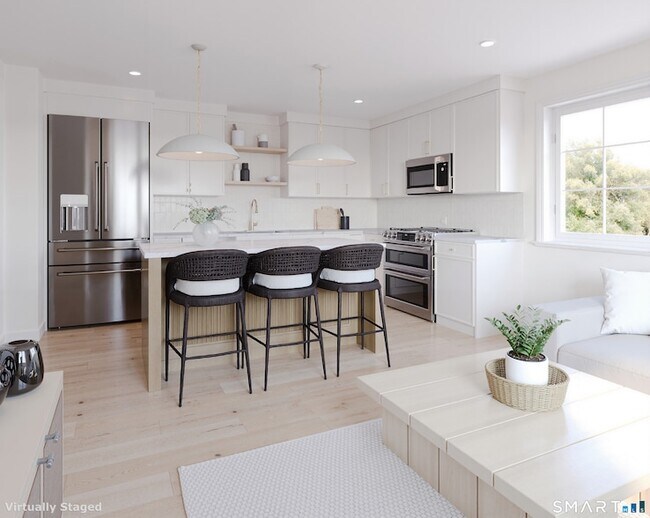 Building Photo - 344 Main St