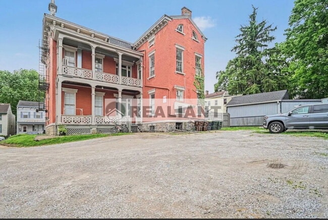 Building Photo - 716 Lewis St