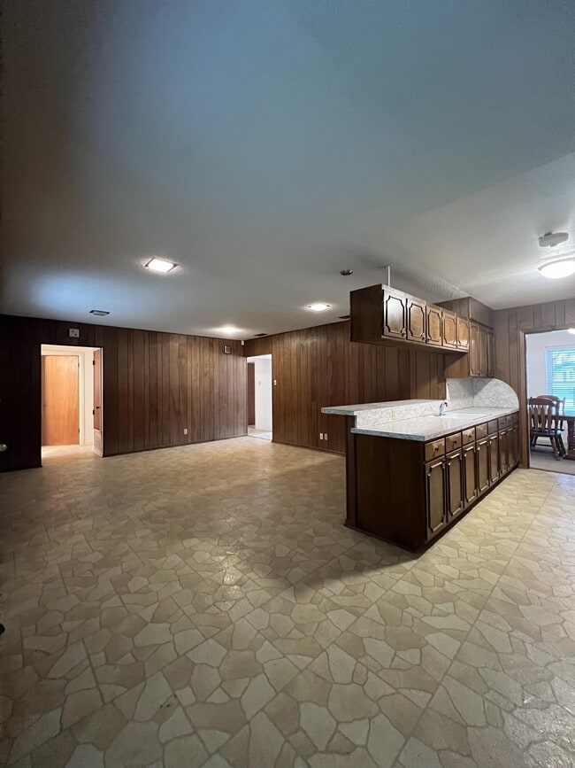 Building Photo - 1735 Donaldson Ave