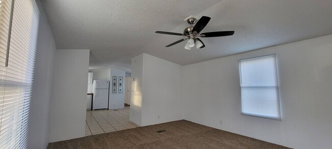 Building Photo - Ready to Move in