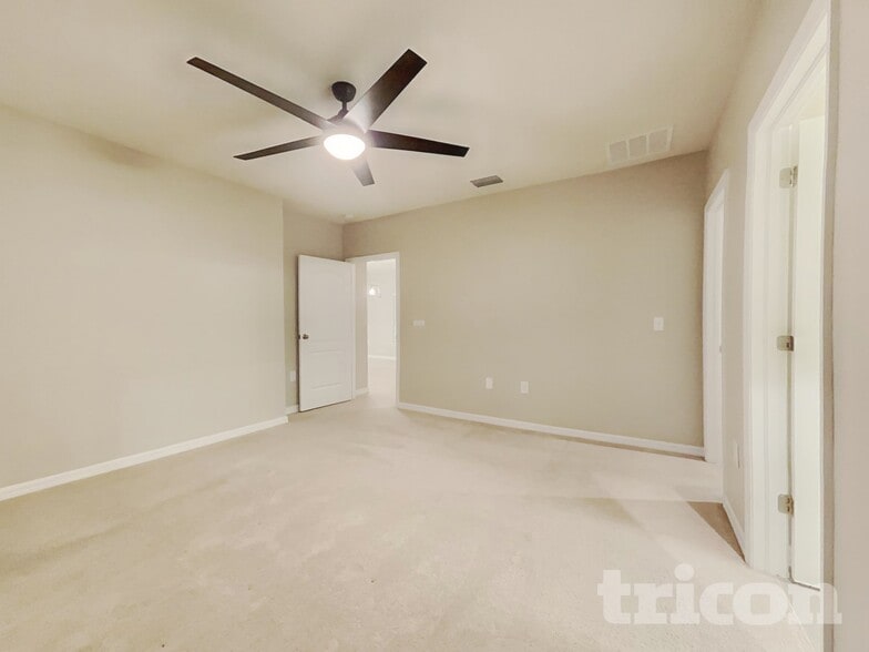 Building Photo - 11120 High Noon Trl