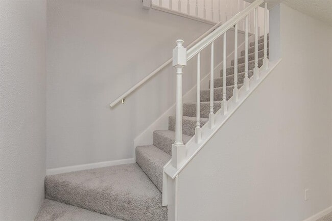 Building Photo - Beautifully renovated 4 bedroom home in a great subdivision