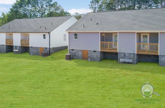 Building Photo - 107 Lyman Lodge Rd