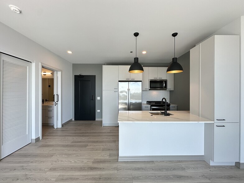 Building Photo - 2155 N Elston Ave