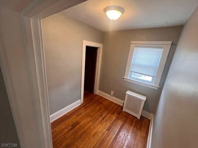 Building Photo - 358 Lake Ave
