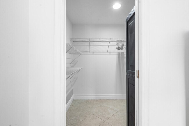 Building Photo - 11863 Wimbledon Cir