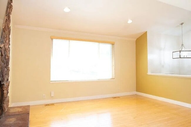 Building Photo - 11132 Sandy Creek Dr