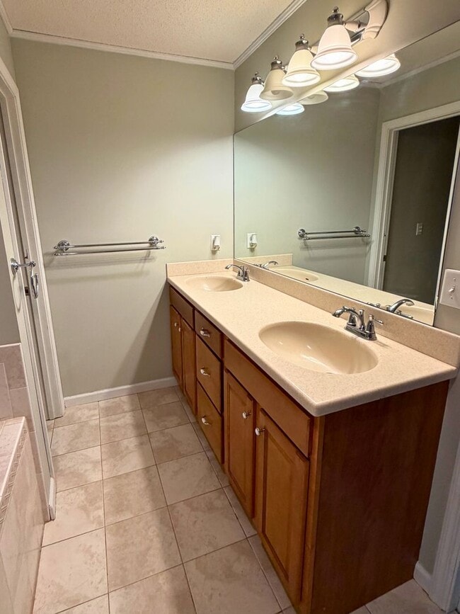 Building Photo - Spacious 3BR/2BA Home with Bonus Spaces & Large Fenced Yard