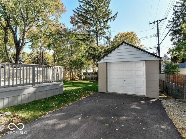 Building Photo - 2407 Baur Dr
