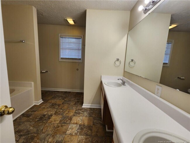 Building Photo - 264 Waterdown Dr