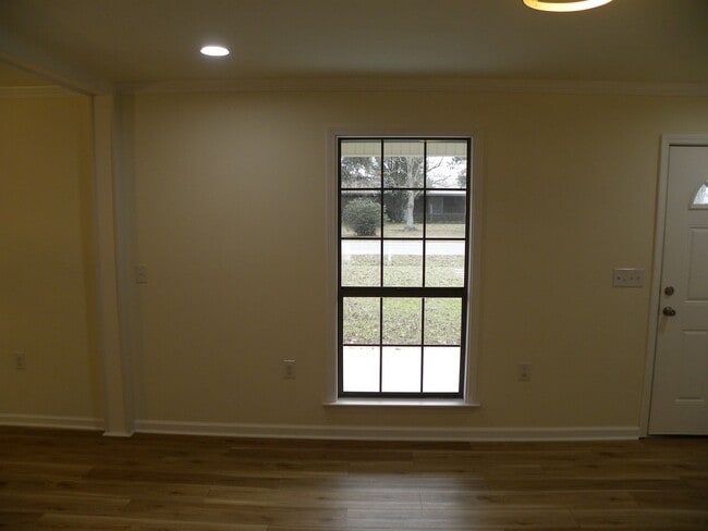 Building Photo - *****PRICE REDUCTION******AVAILABLE NOW*** Country Setting No HOA