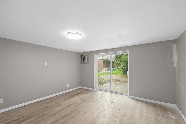 Building Photo - 1 Manor Dr