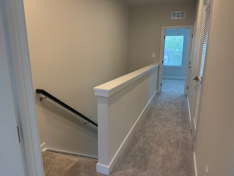 Building Photo - 145 Spring Gate Ln