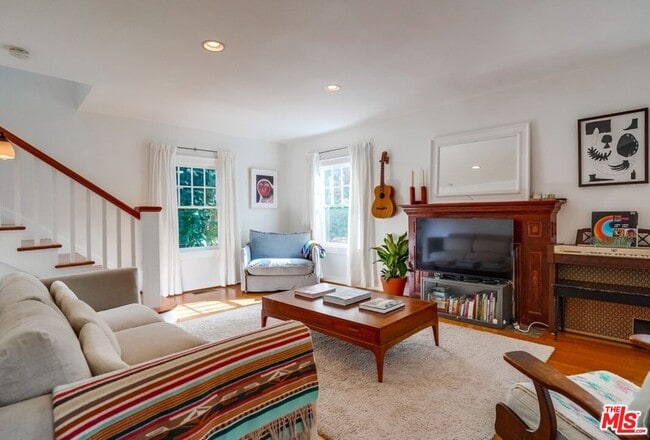 Building Photo - 2154 Willetta Ave N