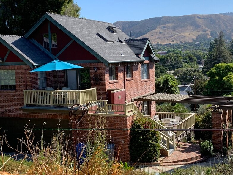 Building Photo - 247 Broad St