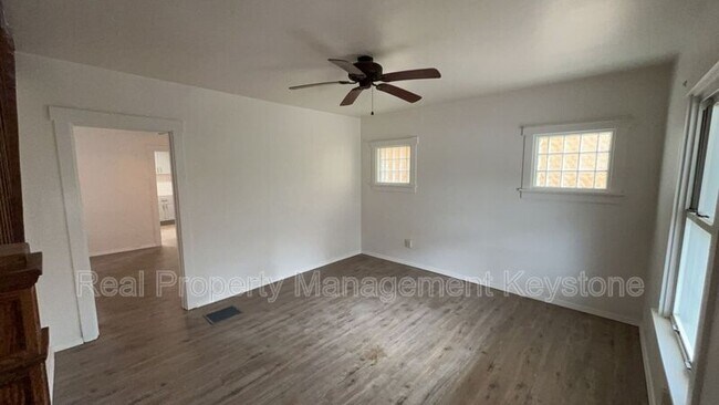 Building Photo - 625 Blanton St