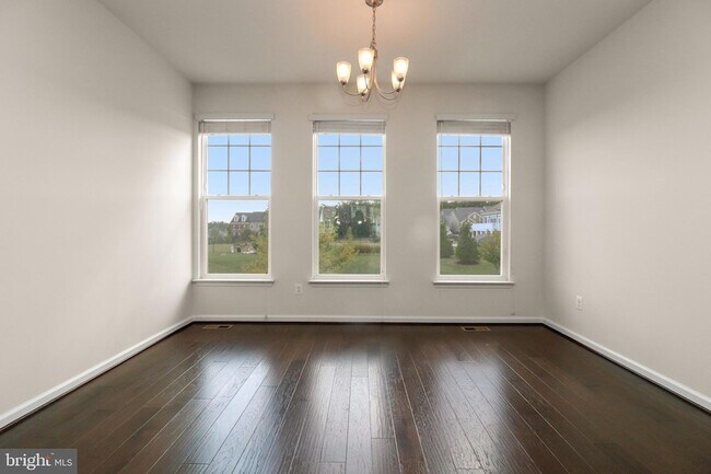 Building Photo - 439 Foxglove Way