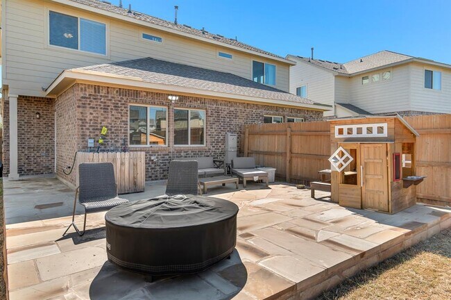 Building Photo - 512 White Steppe Way