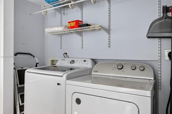 Building Photo - 1622 Mayo St