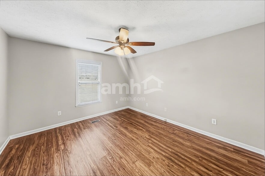 Building Photo - 201 Fox Hunt Ln