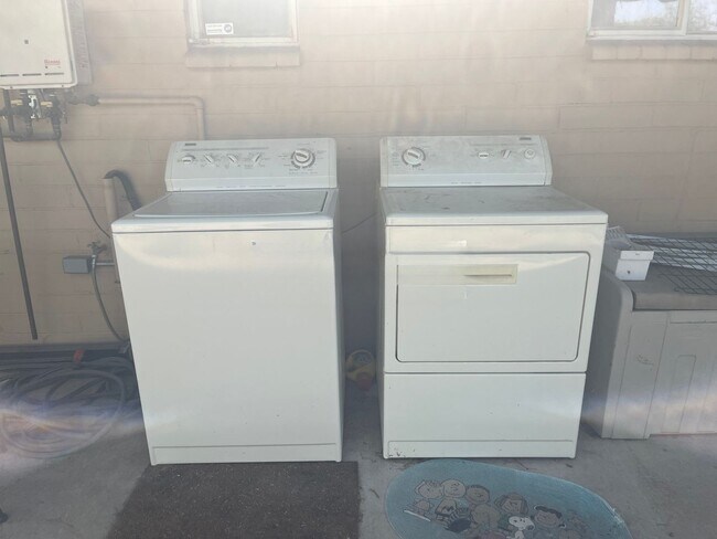 Building Photo - 3321 N Tyndall Ave