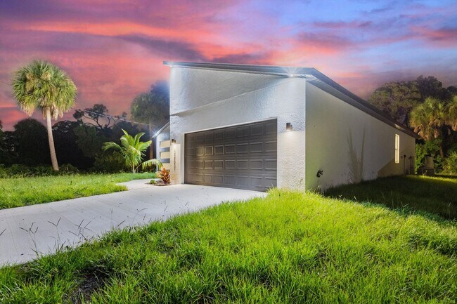 Building Photo - ONE MONTH FREE RENT! Modern, energy effici...